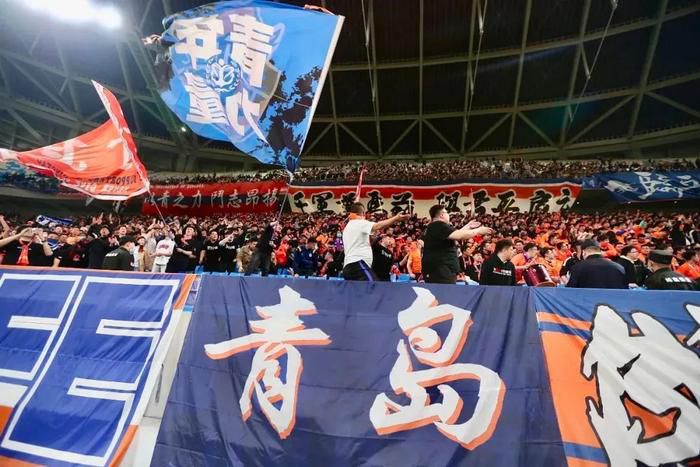 武年夜郎发现潘氏与西门庆通奸，被两人投迫害死。武松为哥复仇，取潘氏首领。夜下年夜雨，武松血溅全身，径直走到狮子楼斗杀西门庆取了他的项上人头。 武松杀人前去衙役自首，被发配孟州。 武松达到孟州后结识了施恩，后为施恩报仇暴打了抢走快乐林酒馆的蒋门神，孟州城的张都监，派人将武松请到了府中，并将府中的养娘玉兰许配给武松做妾氏。过了几日在武松的房间翻出了一箱金银玉帛武松成了偷盗贼。安知这都是张都监张团练与蒋门神报复武松的计谋，玉兰为给武松作证被都监夫人打死。武松再次被发配，方针恩州牢城。 路过飞云浦，碰到匿伏好杀手