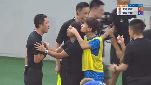 自从2011年的《X战警：第一战》开始，这一代X战警已经陪伴观众走过了近10年的变种冒险，陆续加入X战警阵营的;X教授詹姆斯;麦卡沃伊、;万磁王迈克尔;法斯宾德、;魔形女詹妮弗;劳伦斯、;野兽尼古拉斯;霍尔特、;快银伊万;彼得斯、;凤凰女苏菲;特纳、;镭射眼泰伊;谢里丹、;暴风女亚历山德拉;希普、;夜行者科蒂;斯密特-麦菲，将在《X战警：黑凤凰》中终极集结，面临角色身份的重新洗牌，奉上一场不同寻常的谢幕大战